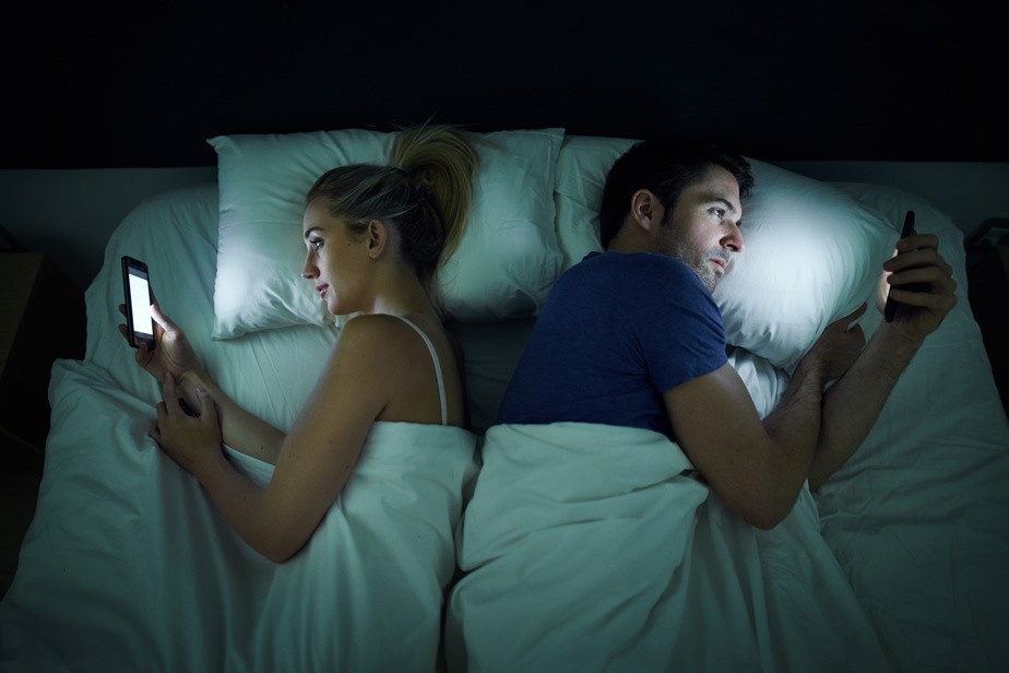Le téléphone dans la chambre : une menace silencieuse pour l'intimité du couple haïtien